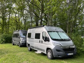 zwei Kastenwagen: der alte und der neue Max