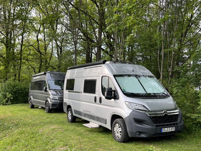 zwei Kastenwagen: der alte und der neue Max