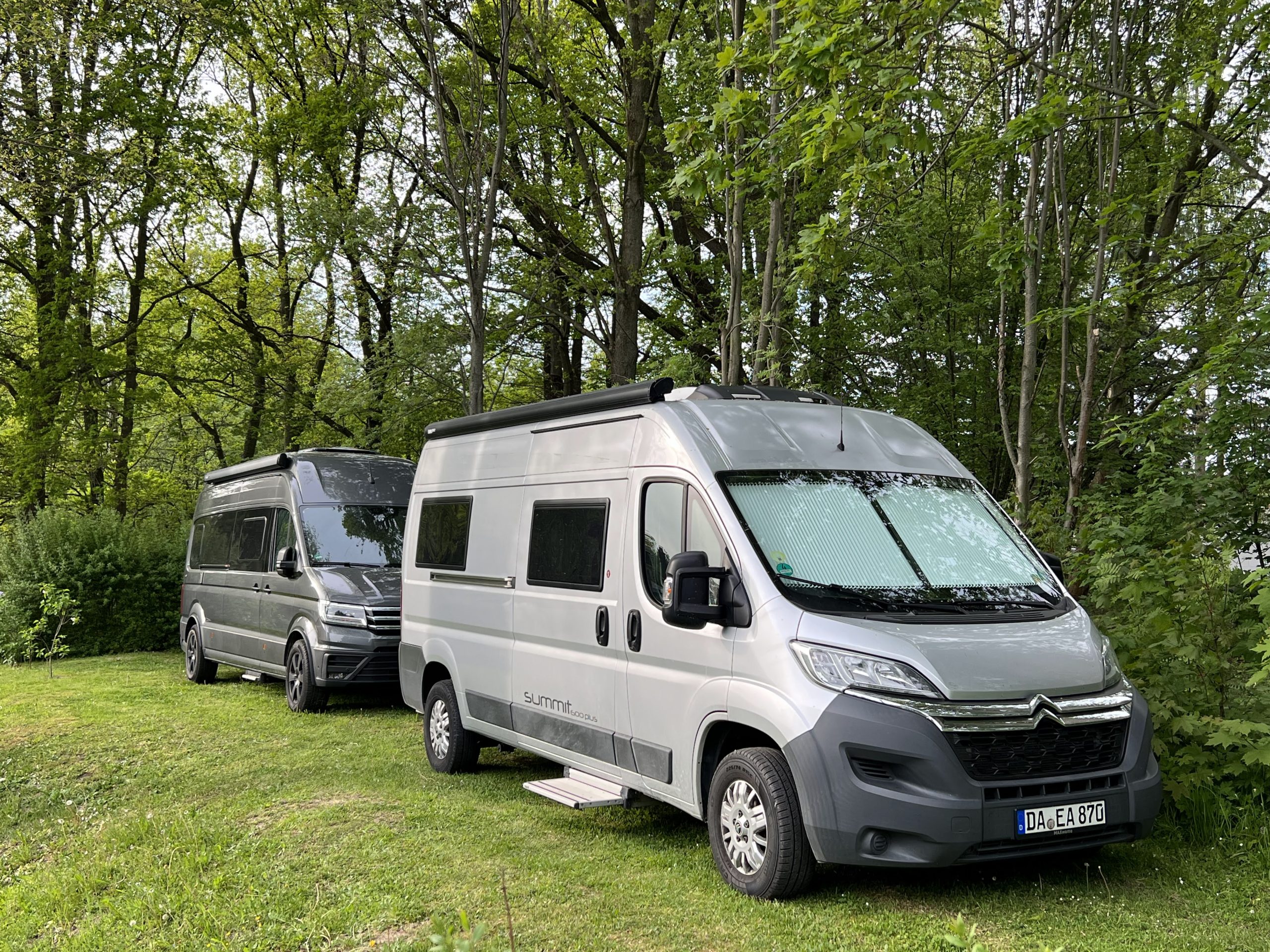 zwei Kastenwagen: der alte und der neue Max